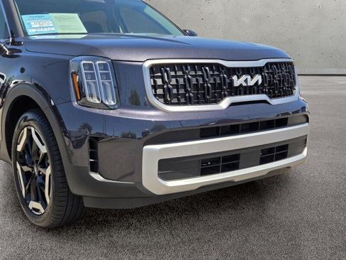 Certified 2025 Kia Telluride EX w/ EX Captain's Chair Package FWD image 9