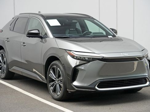 Used 2024 Toyota bZ4X FWD image 51