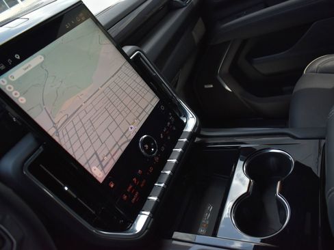 Used 2025 GMC Yukon XL Elevation w/ Elevation Premium Package AWD/4WD image 29