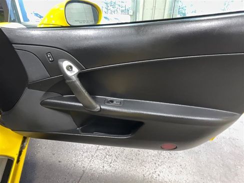 Used 2007 Chevrolet Corvette Coupe w/ Performance Package image 12