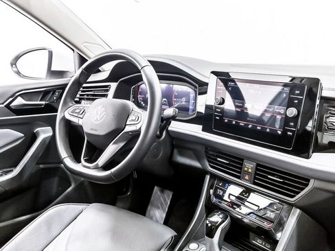Used 2025 Volkswagen Jetta SEL FWD image 21