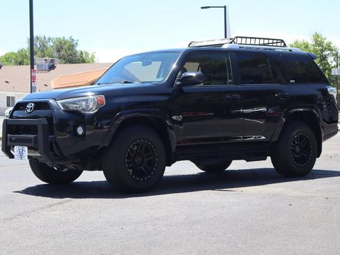 Used 2018 Toyota 4Runner SR5 AWD/4WD image 11