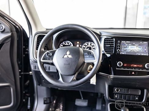 Used 2020 Mitsubishi Outlander ES FWD image 34