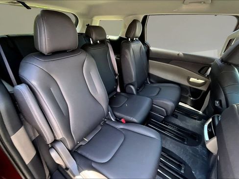 New 2026 Kia Carnival EX FWD image 9