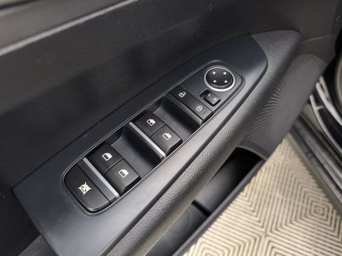 Used 2020 Kia Forte LXS FWD image 29
