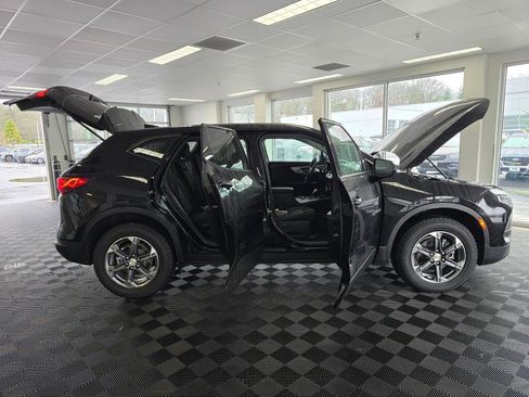 Used 2025 Chevrolet Blazer LT AWD/4WD image 17