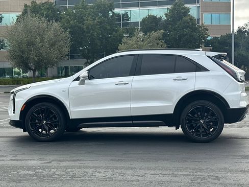 Used 2025 Cadillac XT4 Sport w/ LPO, Onyx Lite Package FWD image 8