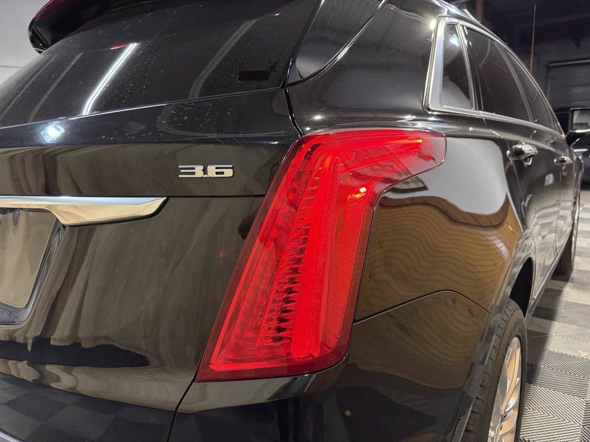 Used 2018 Cadillac XT5 Platinum AWD/4WD image 9