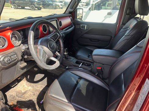 Used 2021 Jeep Gladiator Rubicon AWD/4WD image 2