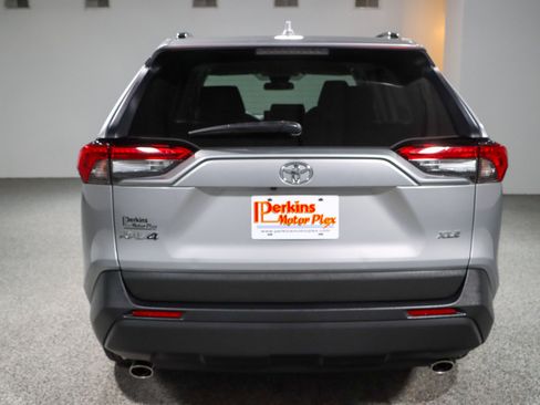 Used 2020 Toyota RAV4 XLE FWD image 8