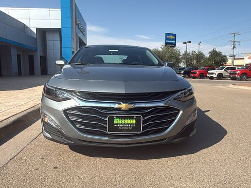 Used 2025 Chevrolet Malibu LT FWD image 3