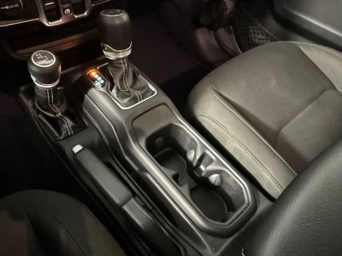 Used 2019 Jeep Wrangler Unlimited Sahara image 38