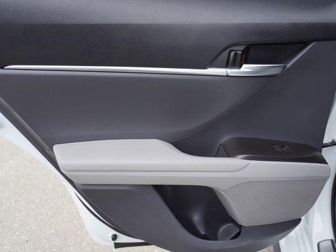 Used 2023 Toyota Camry SE image 11