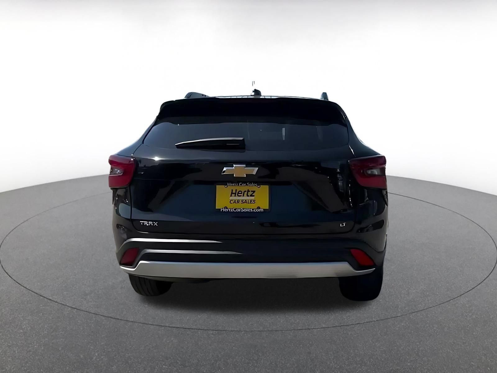 Used 2025 Chevrolet Trax LT FWD image 12