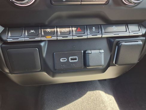 Used 2022 Chevrolet Silverado 1500 Custom Trail Boss AWD/4WD image 8