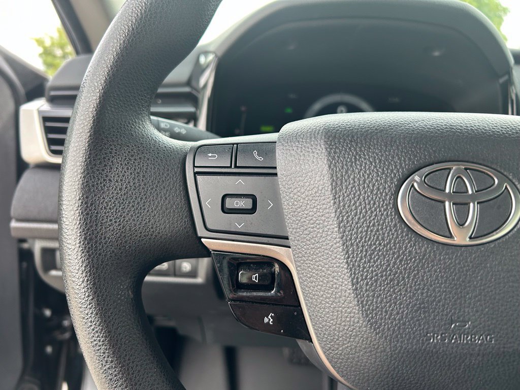 Used 2025 Toyota Camry LE FWD image 13