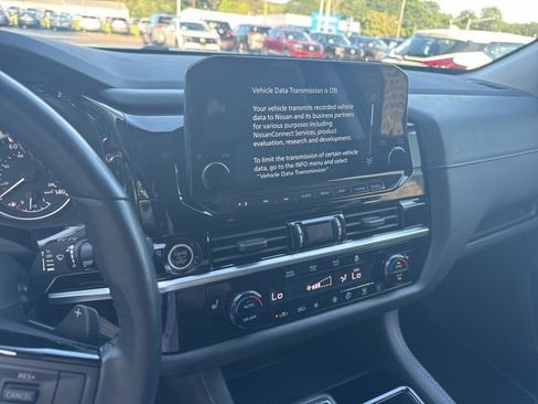 Used 2022 Nissan Pathfinder SL image 11