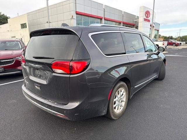 Used 2020 Chrysler Pacifica Touring-L FWD image 4