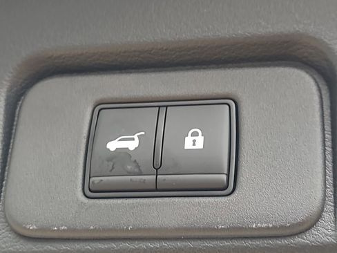 Used 2025 Nissan Rogue Platinum w/ Platinum Premium Package image 18