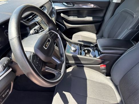 Used 2022 Jeep Grand Cherokee Laredo w/ Luxury Tech Group I RWD image 20