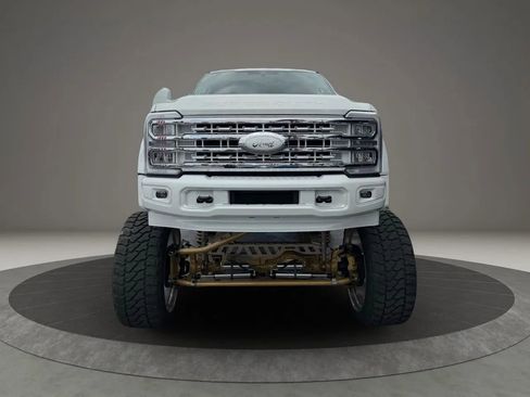 Used 2025 Ford F550 Lariat image 4