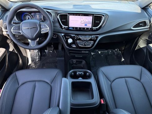 New 2025 Chrysler Voyager LX image 21