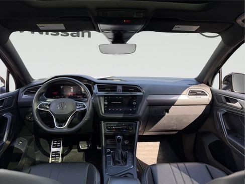 Used 2022 Volkswagen Tiguan SE R-Line image 25