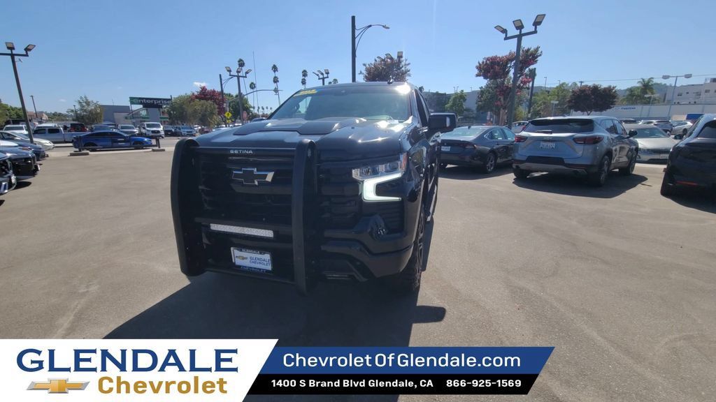 Used 2024 Chevrolet Silverado 1500 LT Trail Boss w/ LT Trail Boss Premium Package AWD/4WD image 4