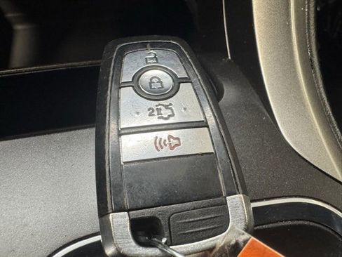 Used 2018 Ford Fusion SE w/ Fusion SE Technology Package image 34