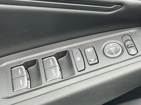 Used 2025 Honda Accord SE image 12