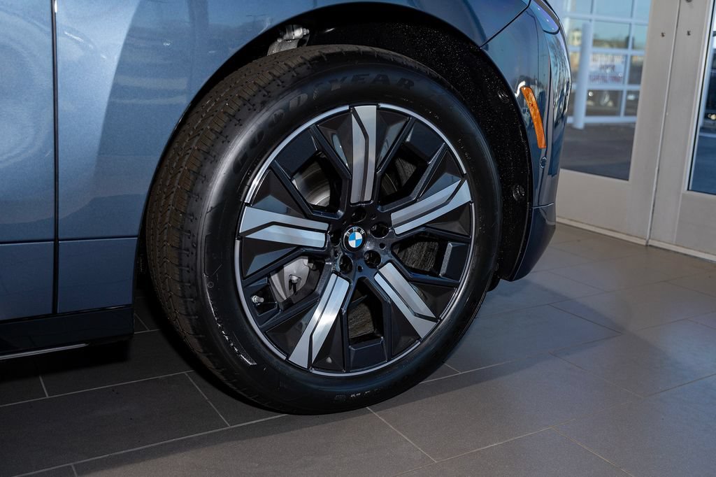 Used 2026 BMW iX xDrive45 w/ Premium Package AWD/4WD image 6