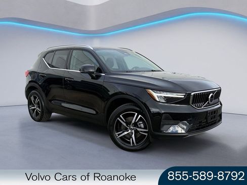 Certified 2025 Volvo XC40 B5 Core image 1