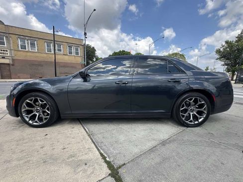 Used 2018 Chrysler 300 S RWD image 8