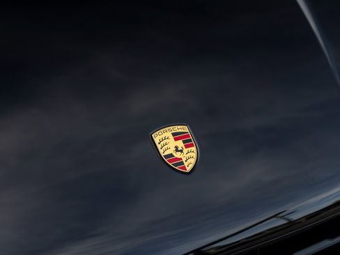 Certified 2025 Porsche Macan image 15