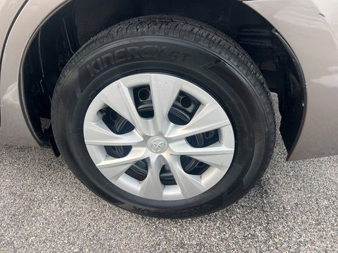 Used 2015 Toyota Corolla LE image 5