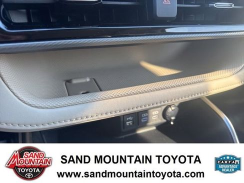 Used 2022 Toyota Highlander Platinum image 23