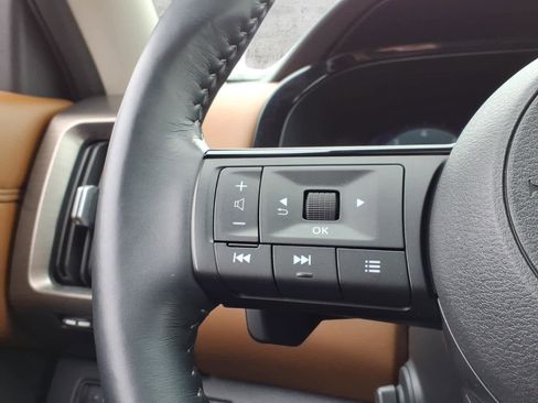 Used 2024 Nissan Pathfinder Platinum AWD/4WD image 26