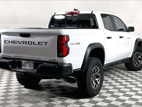 Used 2025 Chevrolet Colorado ZR2 w/ Technology Package AWD/4WD image 12
