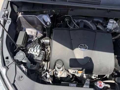Used 2019 Toyota Highlander XLE AWD/4WD image 15