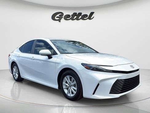 Used 2025 Toyota Camry LE w/ Convenience Package FWD image 3