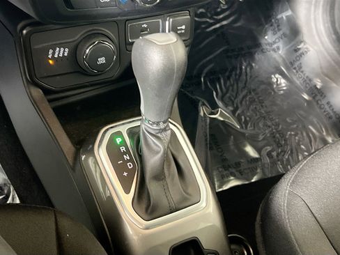 Used 2022 Jeep Renegade Latitude w/ Convenience Group image 17