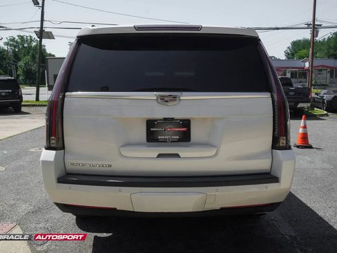 Used 2018 Cadillac Escalade ESV Premium Luxury image 6