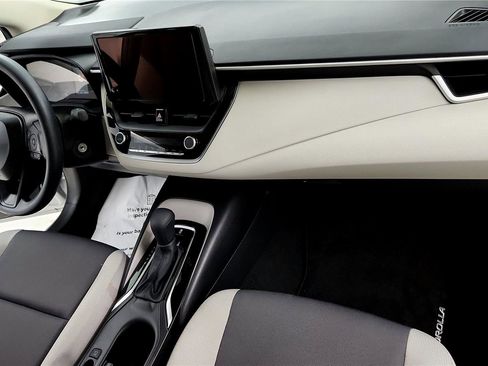 Used 2025 Toyota Corolla LE image 16