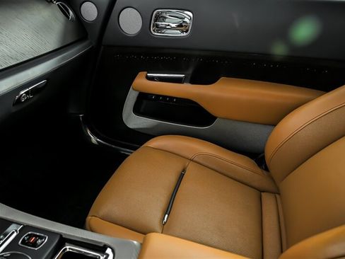 Used 2018 Rolls-Royce Wraith RWD image 32