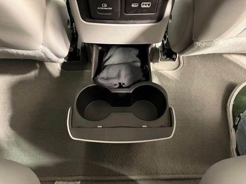 Used 2020 GMC Acadia SLT w/ LPO, Cargo Package image 31