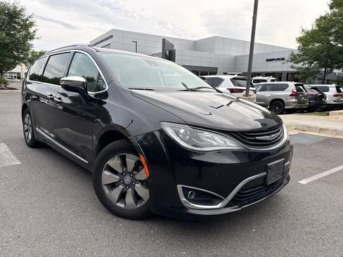 Used 2019 Chrysler Pacifica Limited w/ Advanced Safetytec Group FWD image 1