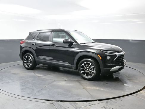 Used 2025 Chevrolet TrailBlazer LT w/ Driver Confidence Package image 6