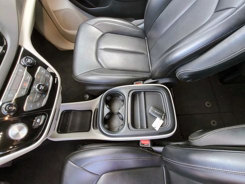 Used 2021 Chrysler Voyager Lxi FWD image 10