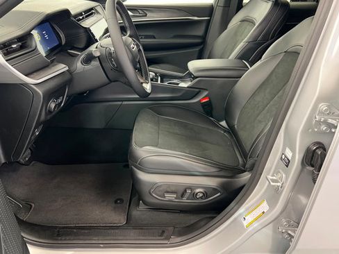 New 2026 Jeep Grand Cherokee Altitude image 17