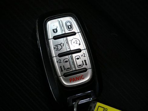 Used 2022 Chrysler Voyager LX image 30